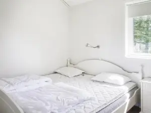 5 Bedroom Lovely Home in Kleppe