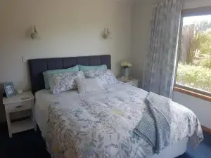Above the River Karapiro Bed & Breakfast