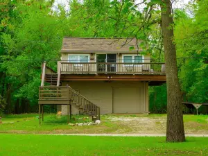 Lovely Couples Escape on Mississippi River!