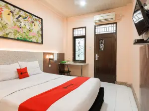 RedDoorz Syariah near Mall Of Serang