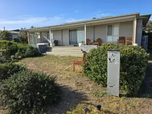 Coorong Lakeside Cottage