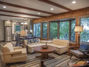 Beautifully Updated Cabin on Pristine Lake Alexander