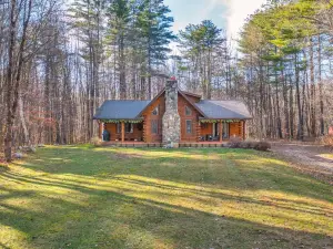 Romantic and Secluded Berkshire's Gem