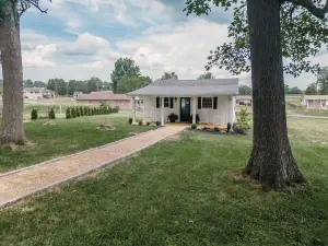 The Little White Cottage - Tusculum, TN 2 bed, 1 bath home