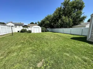 3 BDR HOME - Fully Fenced Yard - 10 Mins to Starved Rock!