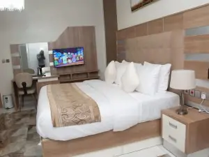 5 Star Saint Hotel