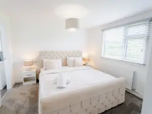 Castle View Chalet by Clonlum Cottages