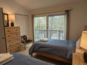 Breathtaking Lake Views and Cozy Balconies - Charming Getaway