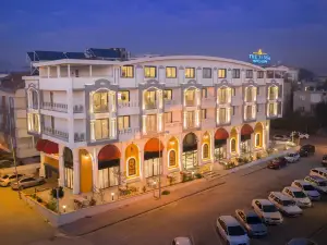 The Sansa Hotel & Spa