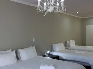 Luxury Heights Bed and Breakfast- Pool Ready for Use