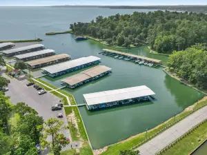 Coldspring Cottage < 1 Mi to Lake Livingston!