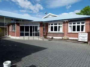 โรงแรม Centennial Court