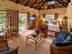 Charming Yellowwood Cottage for 2 People in Spacious Garden!