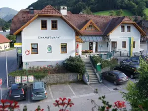 Pension Landhaus Ingrid B&B
