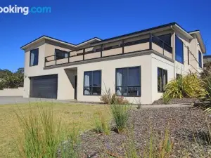 Georges Bay Luxury