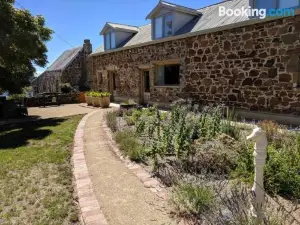 *Newly Relisted* Coach House at Lisdillon Vineyard