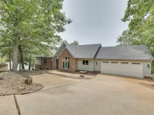Bella Vista Home w/ Kayaks & Deck on Loch Lomond!