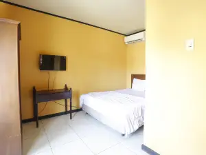 OYO 93119 Guest House Leo Patra