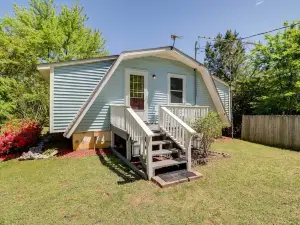 Charming Cabin in Mountain View w/ Deck!