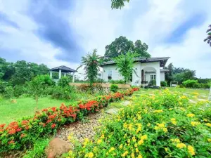 Ben's house lương sơn hoà bình