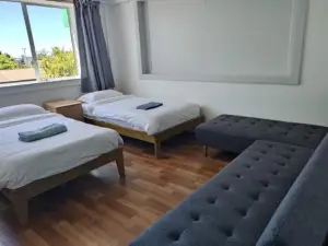 1 Double Bed 2 Single Beds, Suite 4, 37 Totara Avenue, New Lynn