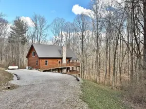 Almost Heaven Cabin at Trickle Creek in Hocking Hills