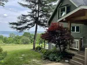 Private 3Bd3.5Ba w/ Lake View, Pool, Hot Tub, Fast Wi-Fi 🐶
