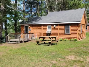 Rustic cabin getaway on the shore of Soo Lake in Phillips, WI