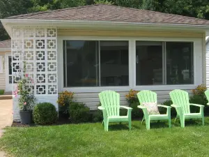 Charming Lake Erie Cottage - Old Homestead Beach