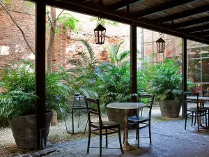 La Alondra, Casa de huéspedes