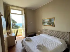 Hotel Petit Royal