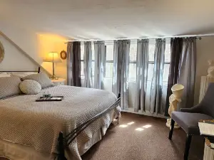 Lily Creek Lodge