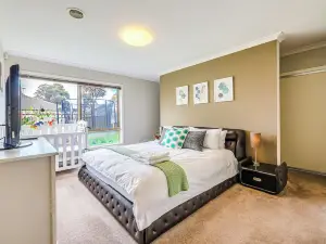 StayAU Spacious Stay Point Cook