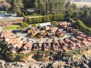 Ocean Cabin 19 with Jacuzzi and Spacious Deck