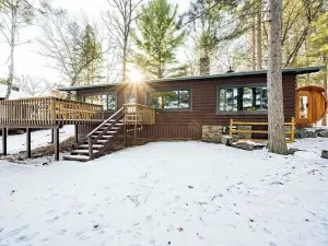 WhisperingPines on Sand Lake! Sauna-Golf-Fish-Swim