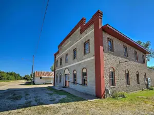 2 Mi to Ice Caves Pet-Friendly Eben Junction Apt