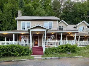 ไวท์เฟซฟาร์มอาดิรอนดัคเบดแอนด์เบรกฟาสต์