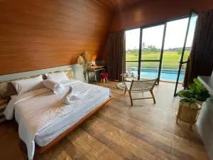 กิสซา ปาดี แกลมปิ้ง