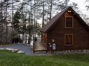 Cabin on the River ~ Free Bikes and Kayaks ~ Patio