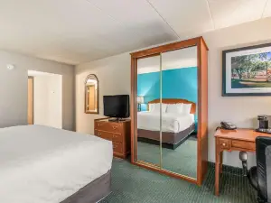 AmericInn & Suites By Wyndham Baraboo Event Center