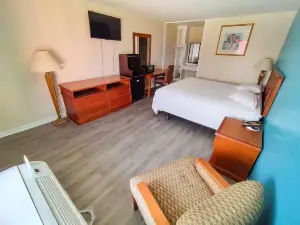 Clover Inn and Suites