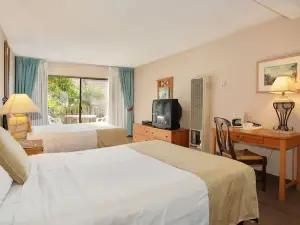 Oceanside Marina Suites - A Waterfront Hotel