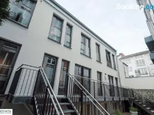 City-Studio im Innenhof mit Boxspring-Bett und Community-Raum