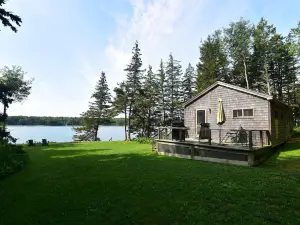 Cottage on Northwest Harbor