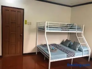 Prime Location, Spacious & Modern 4Br City Townhouse