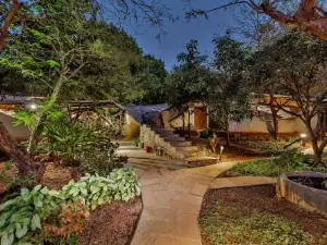SaffronStays Maativan