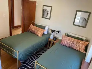 The Parsonage of Marshall-4Br 2BA Entire House