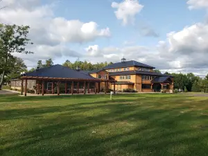 Vacation Rental  with Pool and Access to Bay with Dock and Launching Abilities.