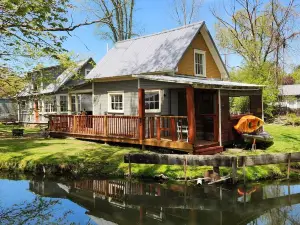 Creek Side Cottage with Lake Views, Lake Access, Dock and Secluded Yard