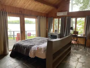 Cozy cabin nestled on the shores of Lake Champlain